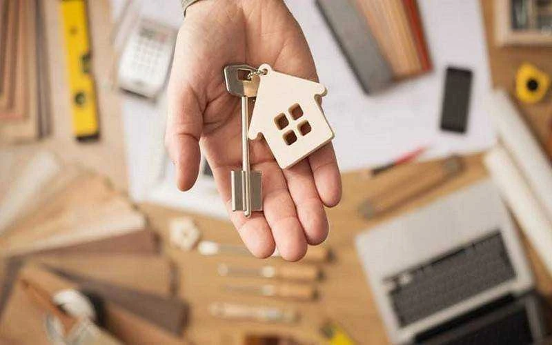 ۶ نکته حیاتی قرارداد برای حفاظت از پول خریدار ملک: ثبت رسمی قرارداد و تعیین وثیقه تأخیر، از ضرر مالی و دعاوی حقوقی با سازنده جلوگیری می کند.