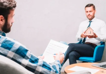 پیش‌بینی ذهن خریدار: ۵ عاملی که مشتری را در فاز پیش‌فروش به خرید متقاعد می‌کند (روانشناسی انتخاب ملک)