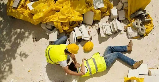 بیمه مسئولیت حرفه‌ای: خط دفاعی آخر سازنده در برابر ضررهای جانی و مالی بزرگ